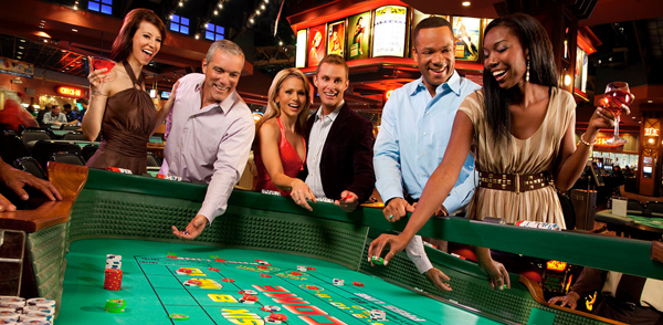 How can players win online gambling games?
